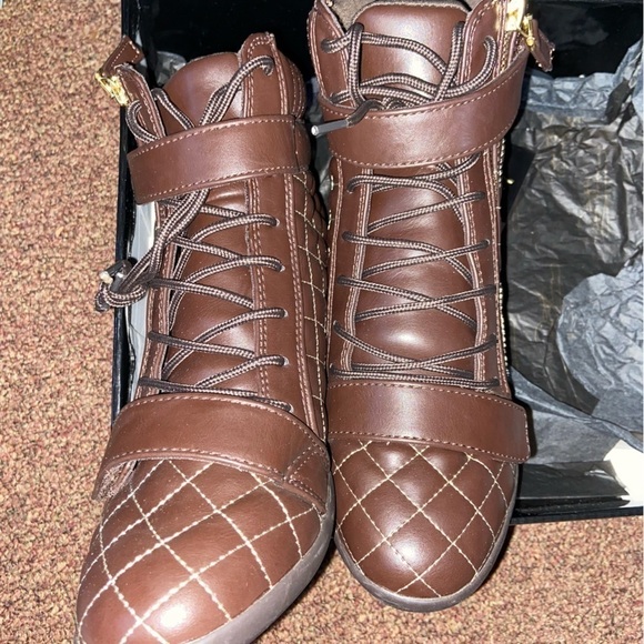 NWT Diane Gilman ankle boot with wedge heel, zipper, Velcro, laces and style. - Picture 5 of 9